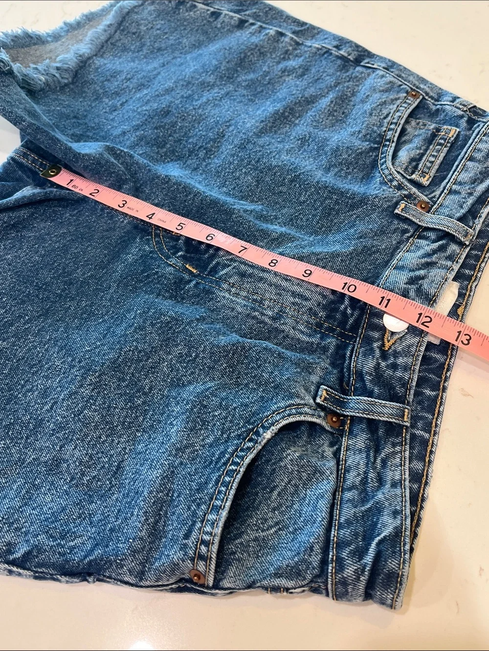 H&M High Waisted Denim Shorts Raw Hem Distressed Medium Wash Size 8 - Picture 7 of 8